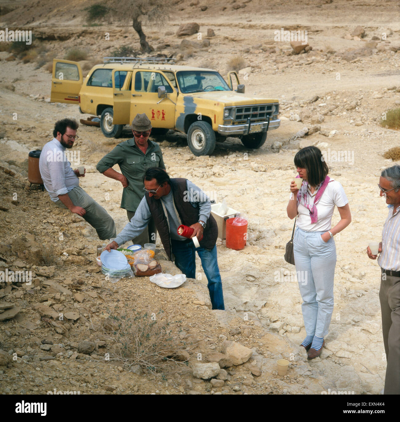 Eine Reise durch die Wüste Negev am Toten Meer, Israele 1980er Jahre. Viaggiando attraverso il deserto del Negev presso il Mar Morto, Israele degli anni ottanta. Foto Stock