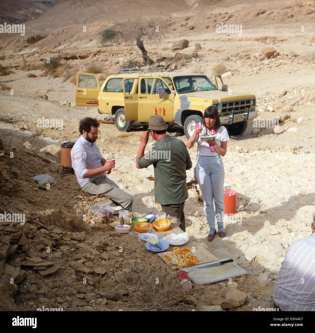Eine Reise durch die Wüste Negev am Toten Meer, Israele 1980er Jahre. Viaggiando attraverso il deserto del Negev presso il Mar Morto, Israele degli anni ottanta. Foto Stock