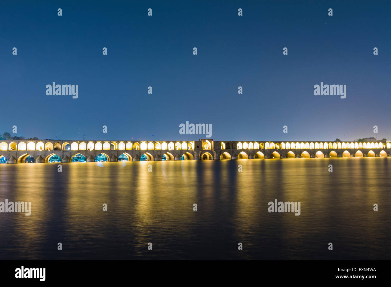 Iran, Esfahan, Siose ponte di sera Foto Stock