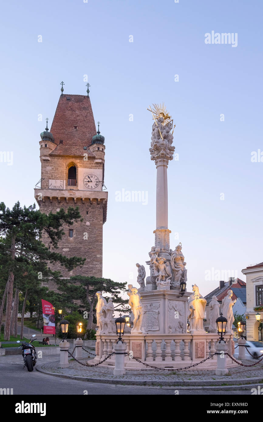 Austria Bassa Austria Perchtoldsdorf, la Colonna della Peste e la torre di difesa Foto Stock