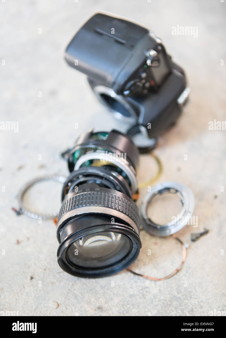 La lente della fotocamera è stata interrotta e frantumata Foto Stock
