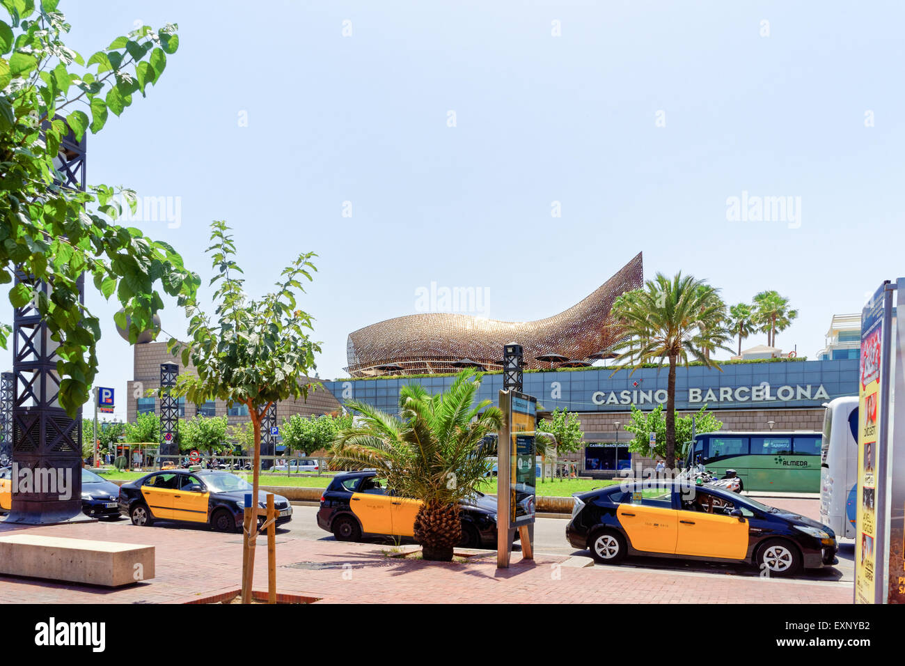 I taxi di Barcellona al di fuori del casino Foto Stock