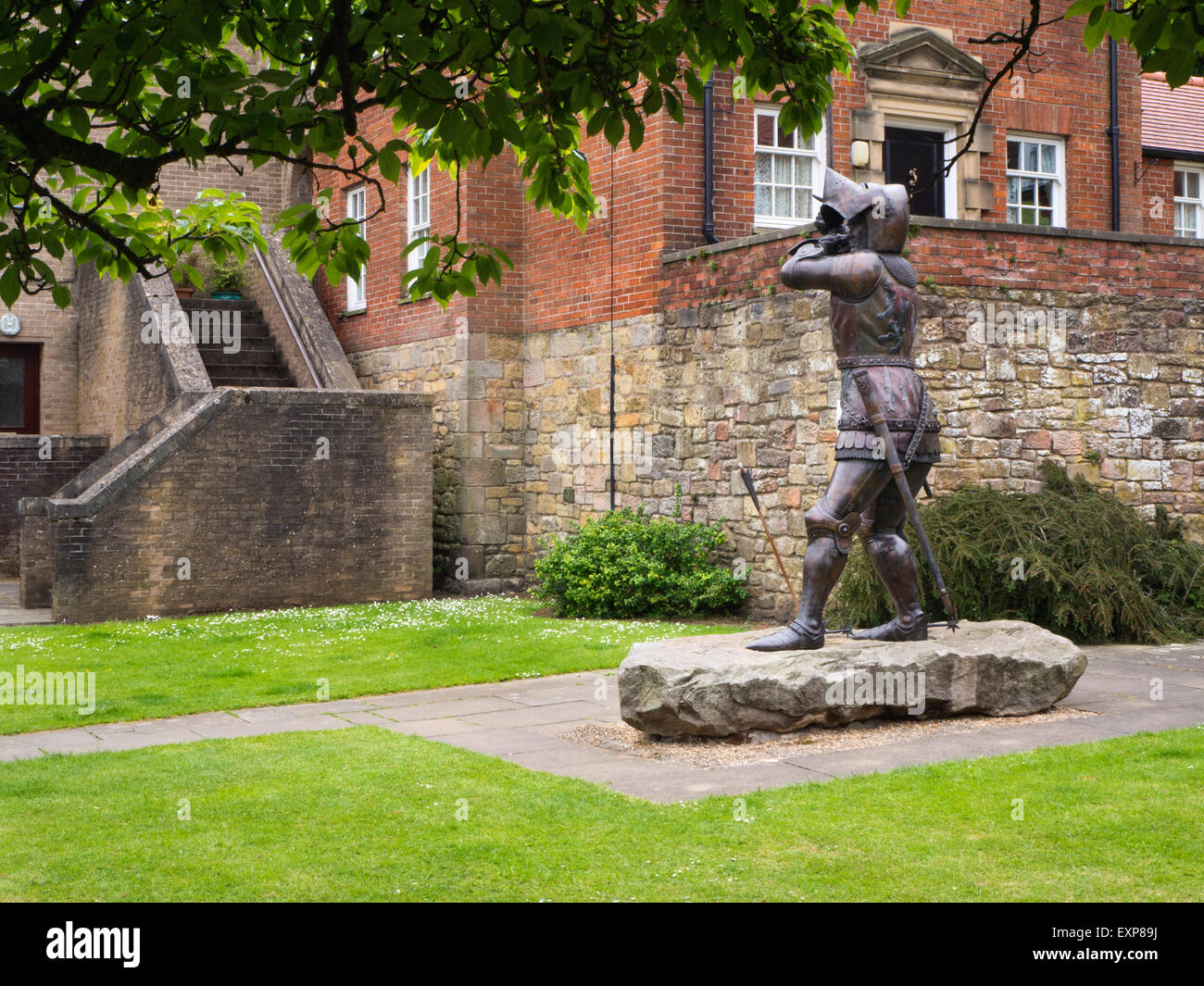 Sir Henry Percy Harry Hotspur 1364 a 1403 Statua sulla Pottergate in Alnwick Northumberland Inghilterra Foto Stock