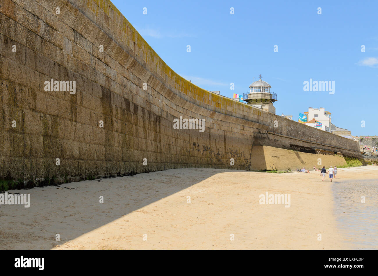 Smeatons Pier, St Ives, Cornwall, Inghilterra, Regno Unito con la bassa marea. Foto Stock