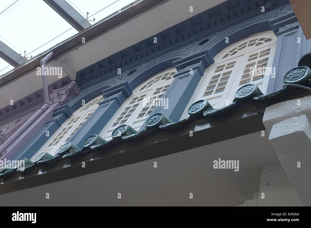 Europeo edificio vintage, dettaglio della finestra e tetto Foto Stock