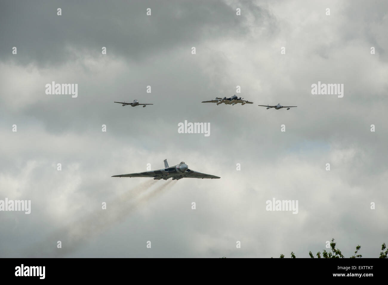 Vulcan bombardiere B2, Sea Vixen FAW2 e Vampire FB52 volare in formazione Foto Stock