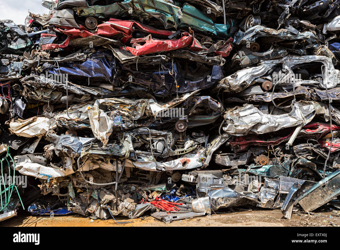Il riciclaggio cantiere in Amburgo, auto rottamate Foto Stock