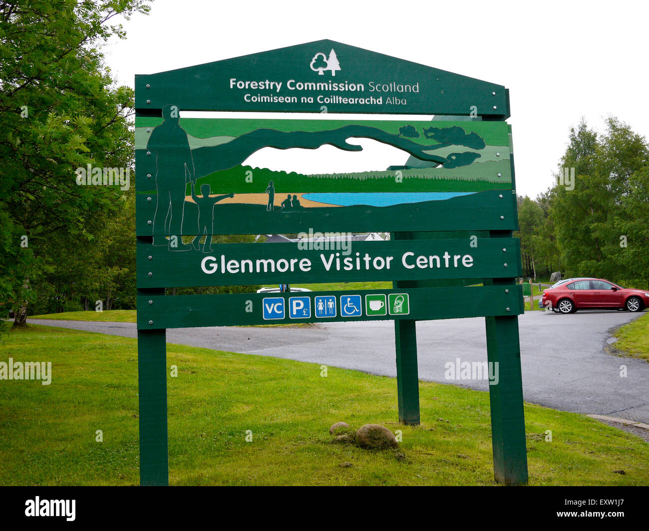 Commissione forestale segno per Glenmore Visitor Center, Glenmore,Aviemore Scozia, Regno Unito. Foto Stock