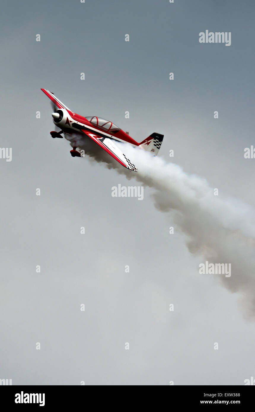 Aerei da aerobica con emissioni di fumo Foto Stock