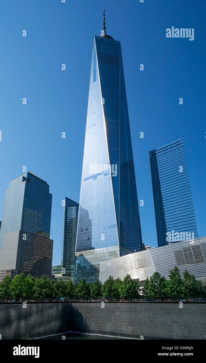 La Freedom Tower e il 9/11 Memorial presso il World Trade Center a New York City Foto Stock
