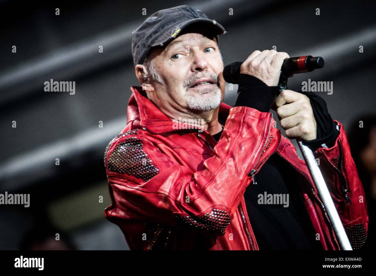 Vasco Rossi si esibisce dal vivo a Milano © Roberto Finizio/Alamy Live News Foto Stock