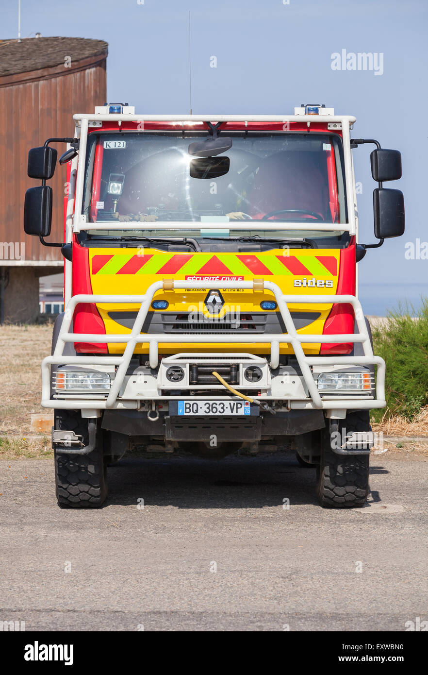 Propriano, Francia - luglio 4, 2015: Renault carrello francese di sicurezza civile formazioni militari sorge in una fila. Il governo francese Foto Stock