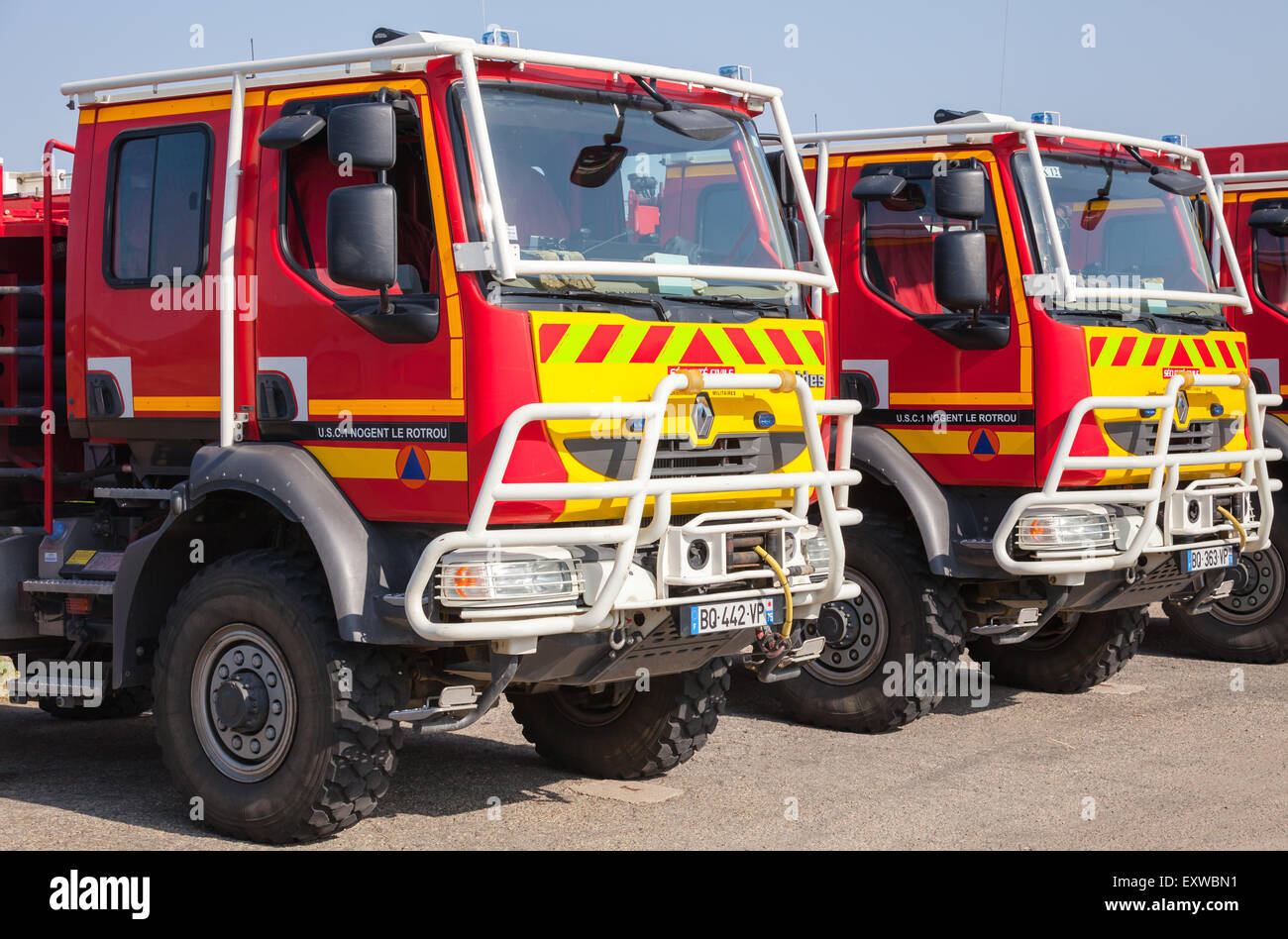 Propriano, Francia - luglio 4, 2015: Renault Trucks francesi di sicurezza civile formazioni militari sorge in una fila. Il governo francese Foto Stock