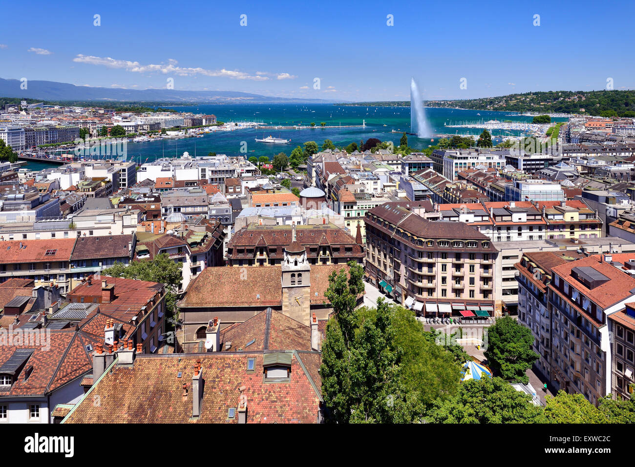 Vista della Città di Ginevra con il lago di Ginevra e del Jet d&#39;Eau, Cantone di Ginevra, Svizzera Foto Stock