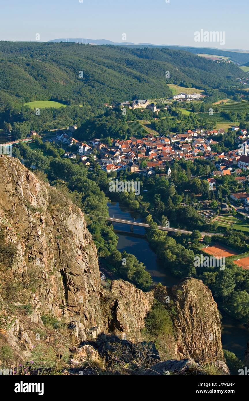 Vista da Rotenfels sulla cattiva Muenster am Stein-Ebernburg, Renania-Palatinato, Germania Foto Stock