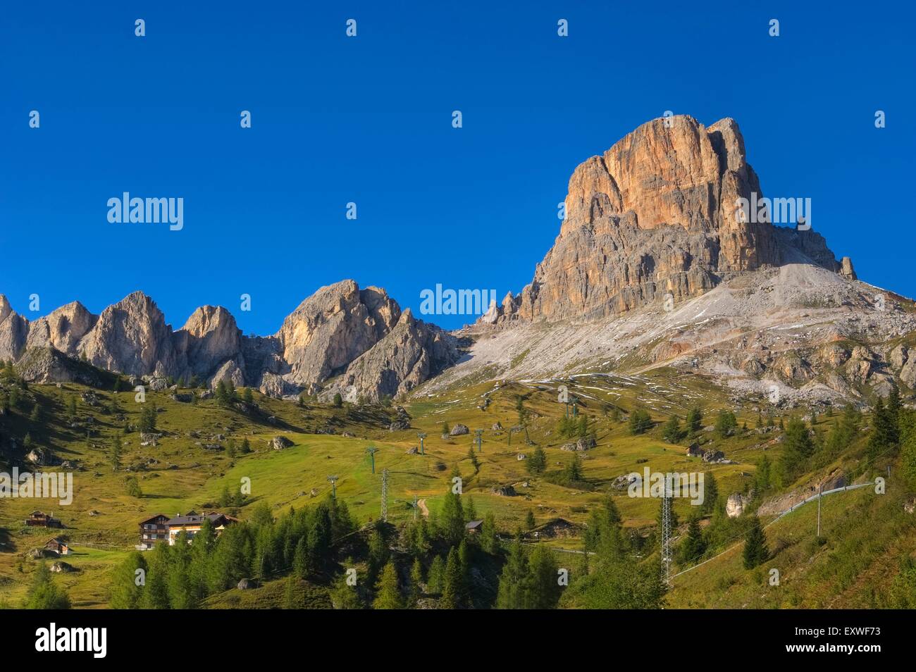 Passo Giau con il monte Averau, Dolomiti, Italia Foto Stock