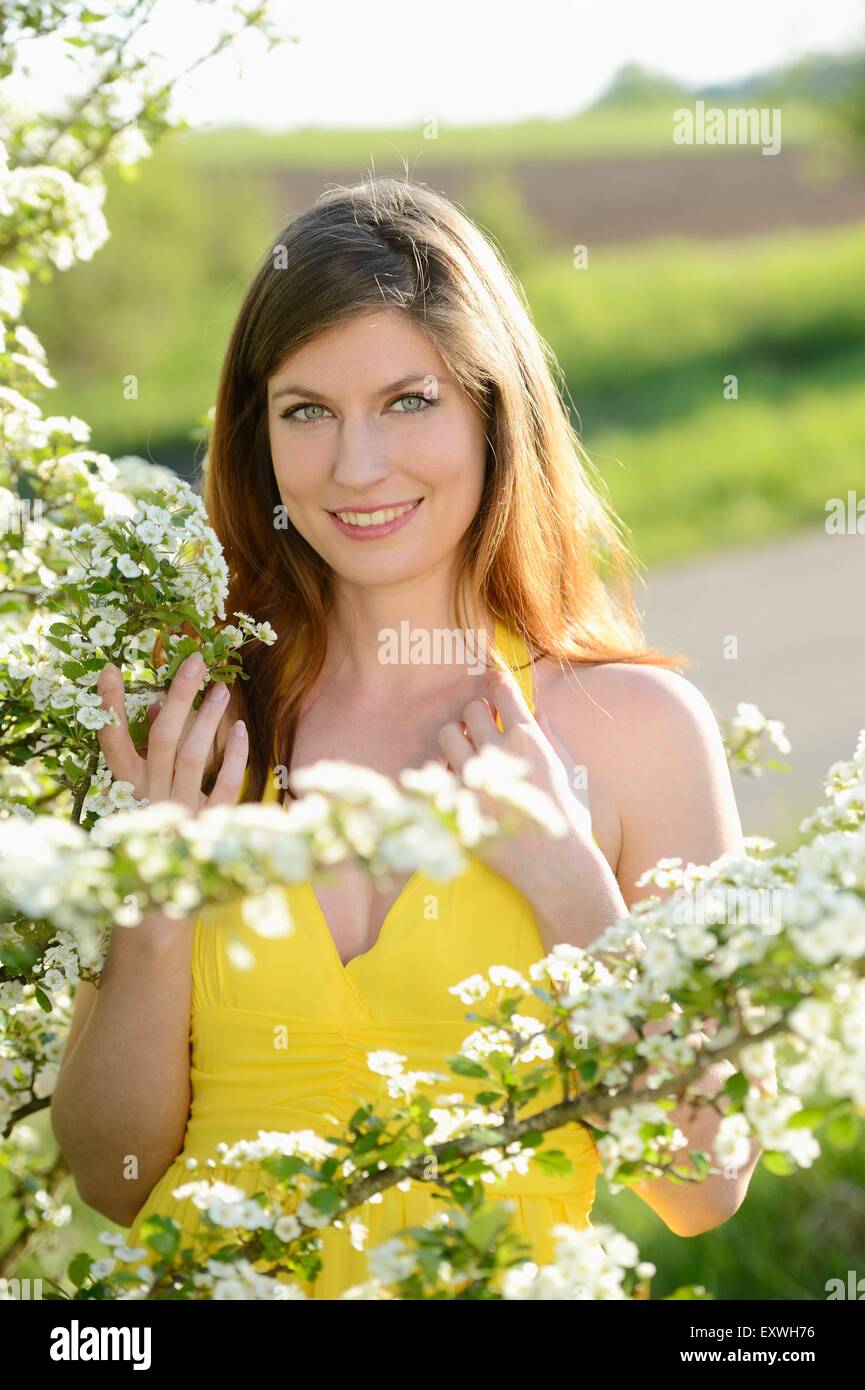 Giovane donna sorridente, Baviera, Germania, Europa Foto Stock