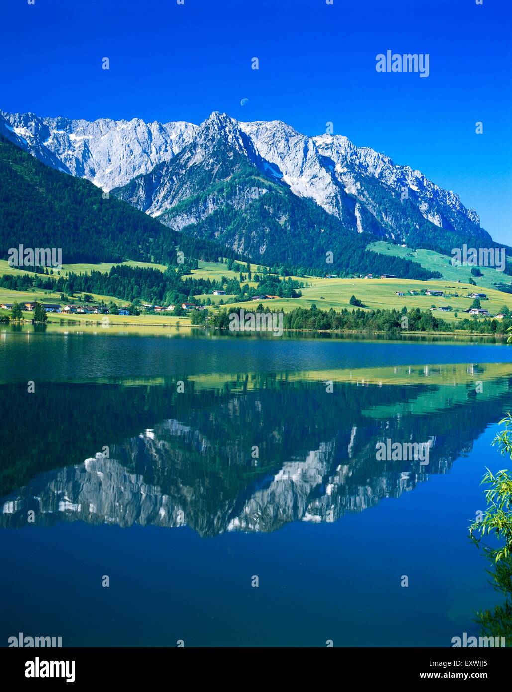 Zahmer Kaiser a Walchsee, Tirolo, Austria Foto Stock