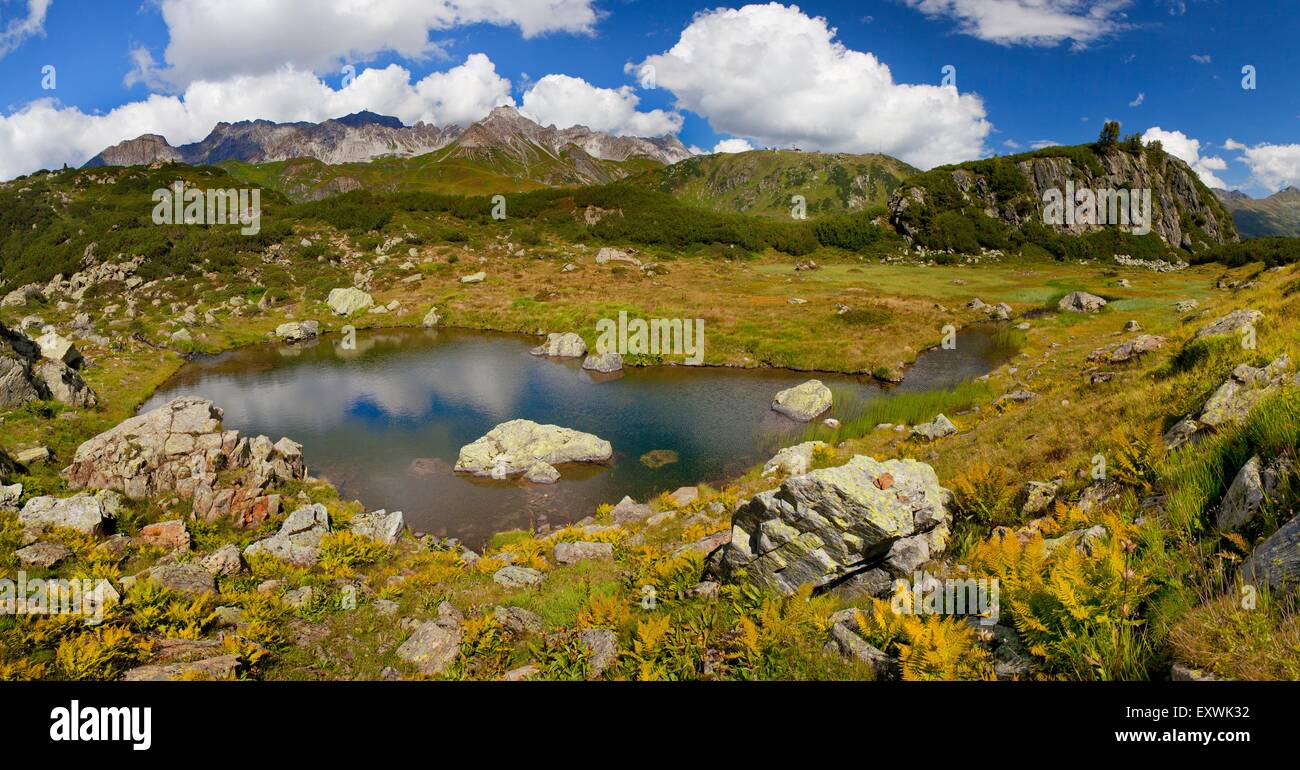 Lago di montagna nelle Alpi Lechtal, Tirolo, Austria Foto Stock