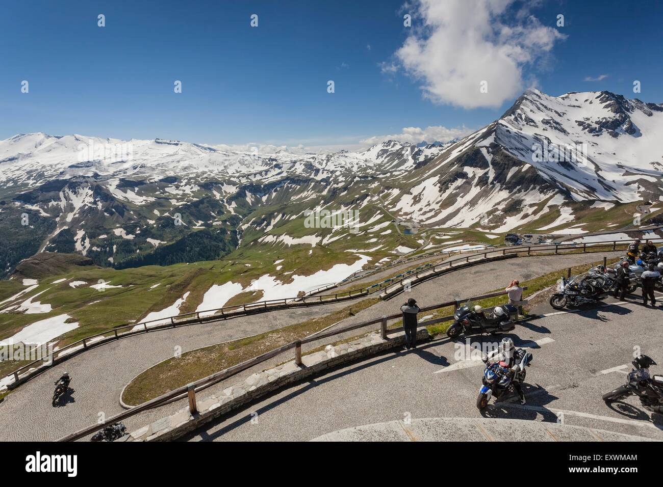 Motociclisti in Strada alpina di Grossglockner, Austria Foto Stock