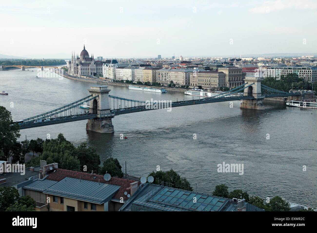 Paesaggio con Ponte delle Catene e il Palazzo del Parlamento, Budapest, Ungheria Foto Stock