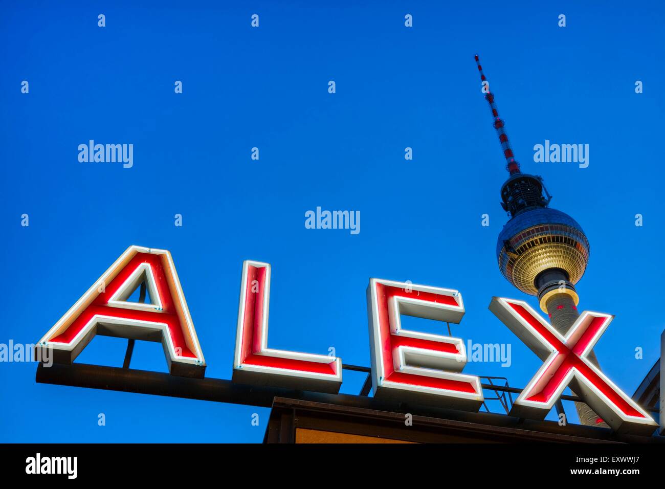 Torre di trasmissione radio Alex, Alexanderplatz di Berlino, Germania, Europa Foto Stock