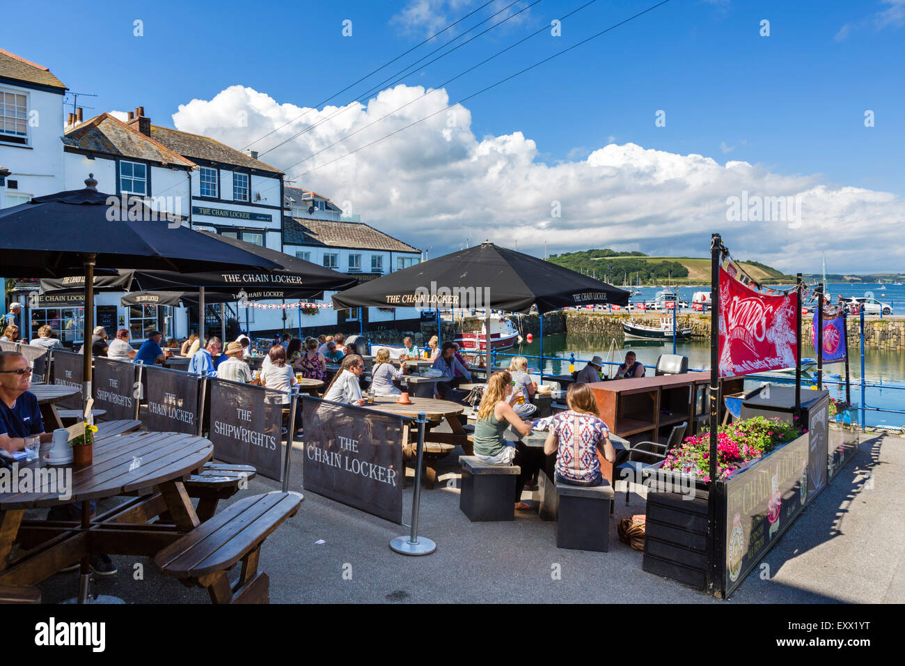 La catena Locker pub su Custom House Quay, Colchester, England, Regno Unito Foto Stock