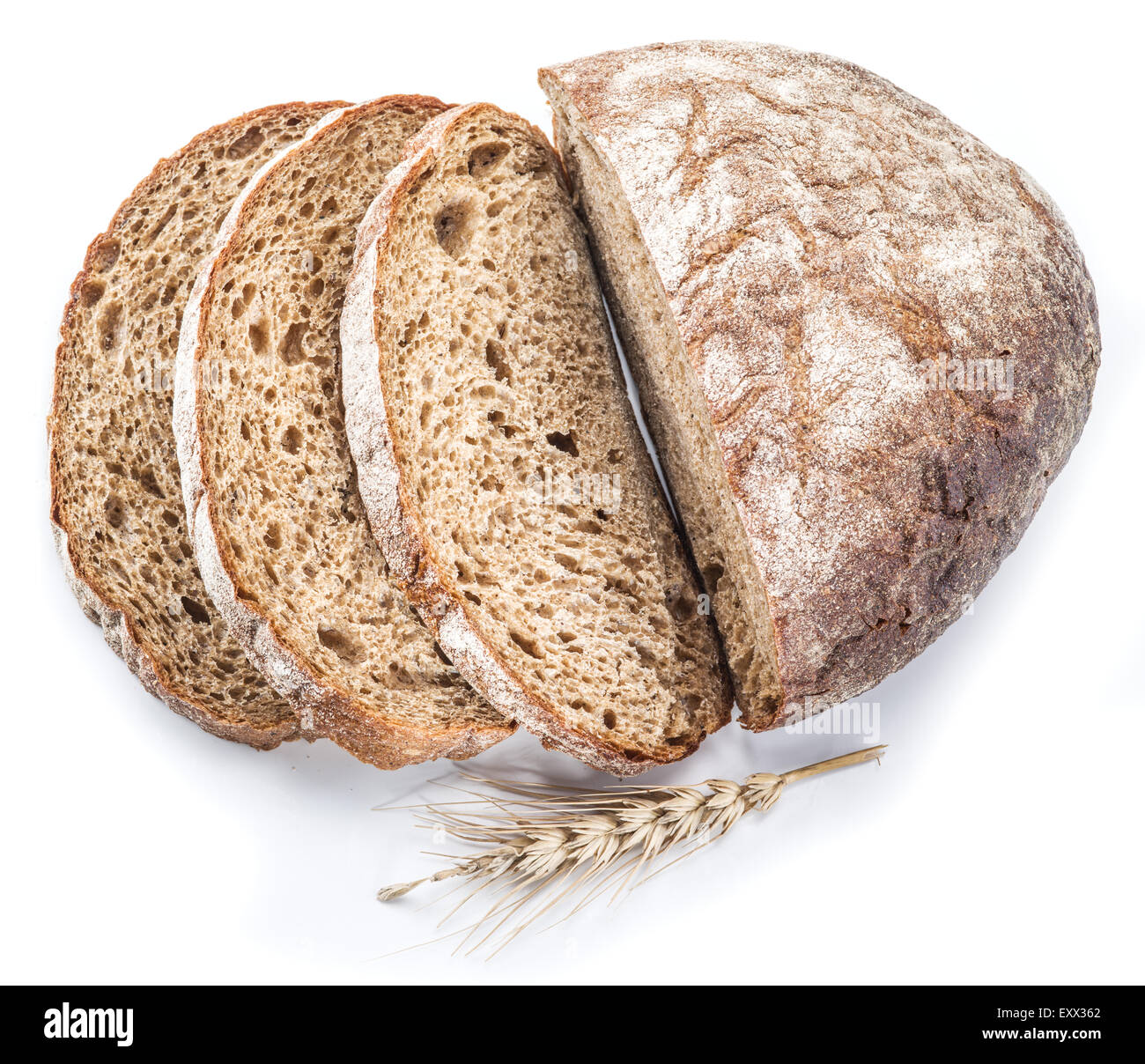 Pane a fette di pane su uno sfondo bianco. Foto Stock