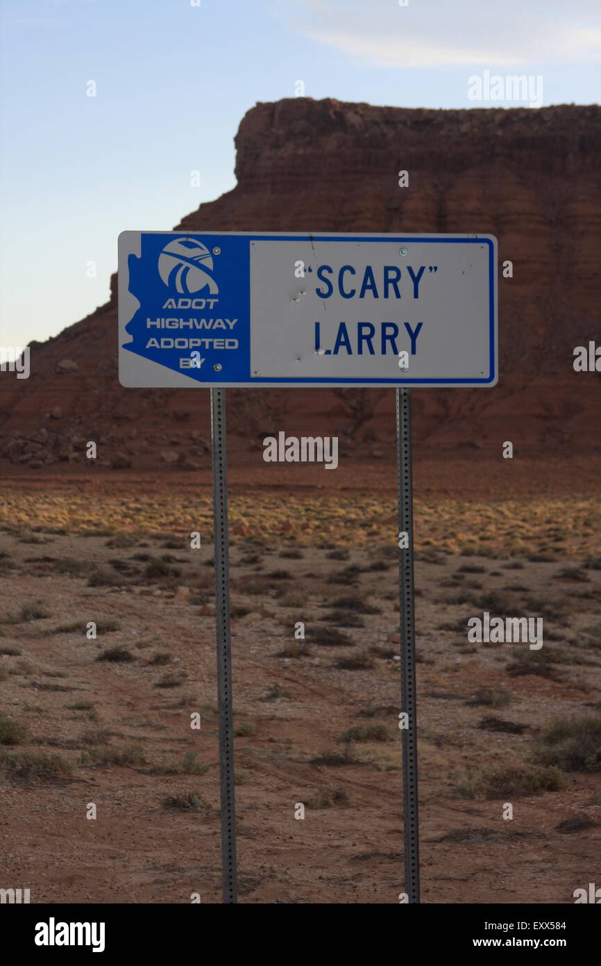 'Scary Larry' sponsorizzato cartello stradale vicino al Grand Canyon, Arizona, Stati Uniti d'America Foto Stock