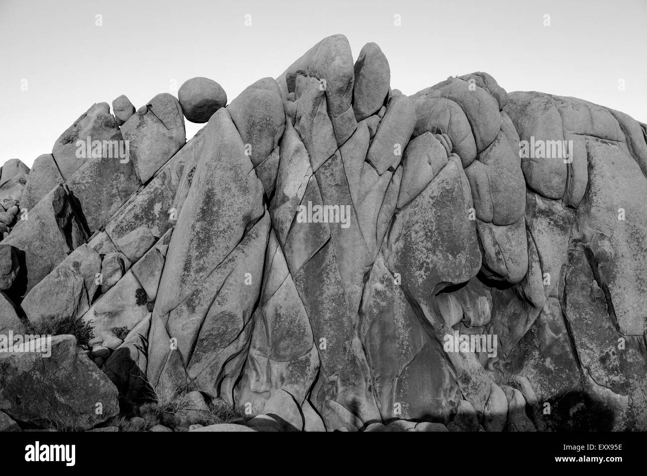 Ultima luce sulle rocce Jumbo a Joshua Tree National Park in California il Mojave Desert. Foto Stock