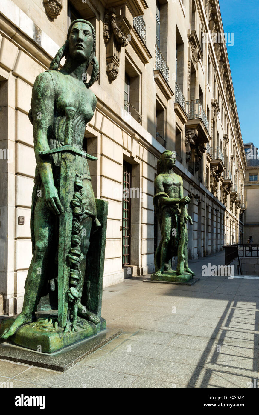 Il Museo d' Orsay,La Victoire e forza de la Volonte da Antoine Bourdelle,Rue De Lille, Parigi, Francia Foto Stock