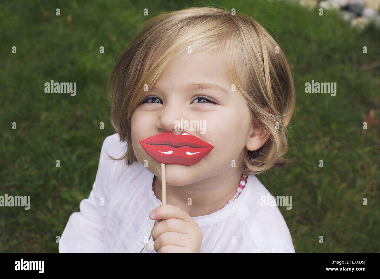 Bambina indossando il costume delle labbra Foto Stock