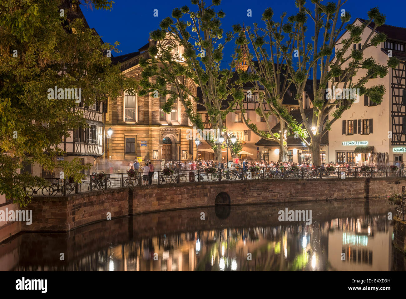 La Petite France centro storico waterfront, Strasburgo, Francia, Europa - di notte Foto Stock