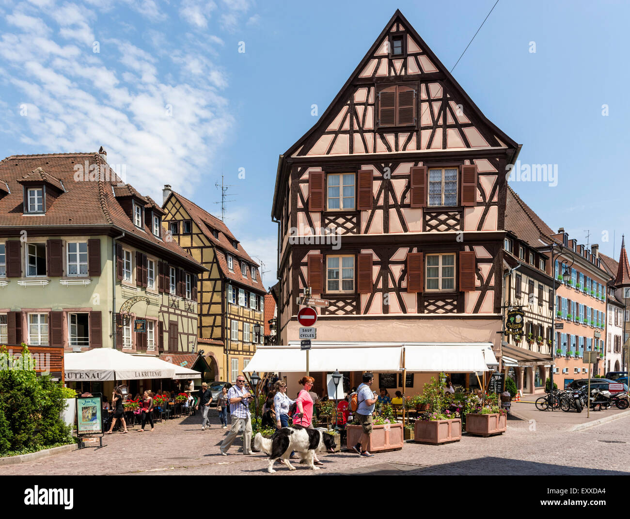 Nella città vecchia di Colmar, Alsazia, Francia, Europa Foto Stock
