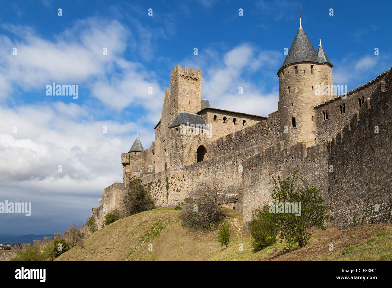 I bastioni e le torri della cittadella di Carcassonne, Languedoc-Roussillon, Francia. Foto Stock