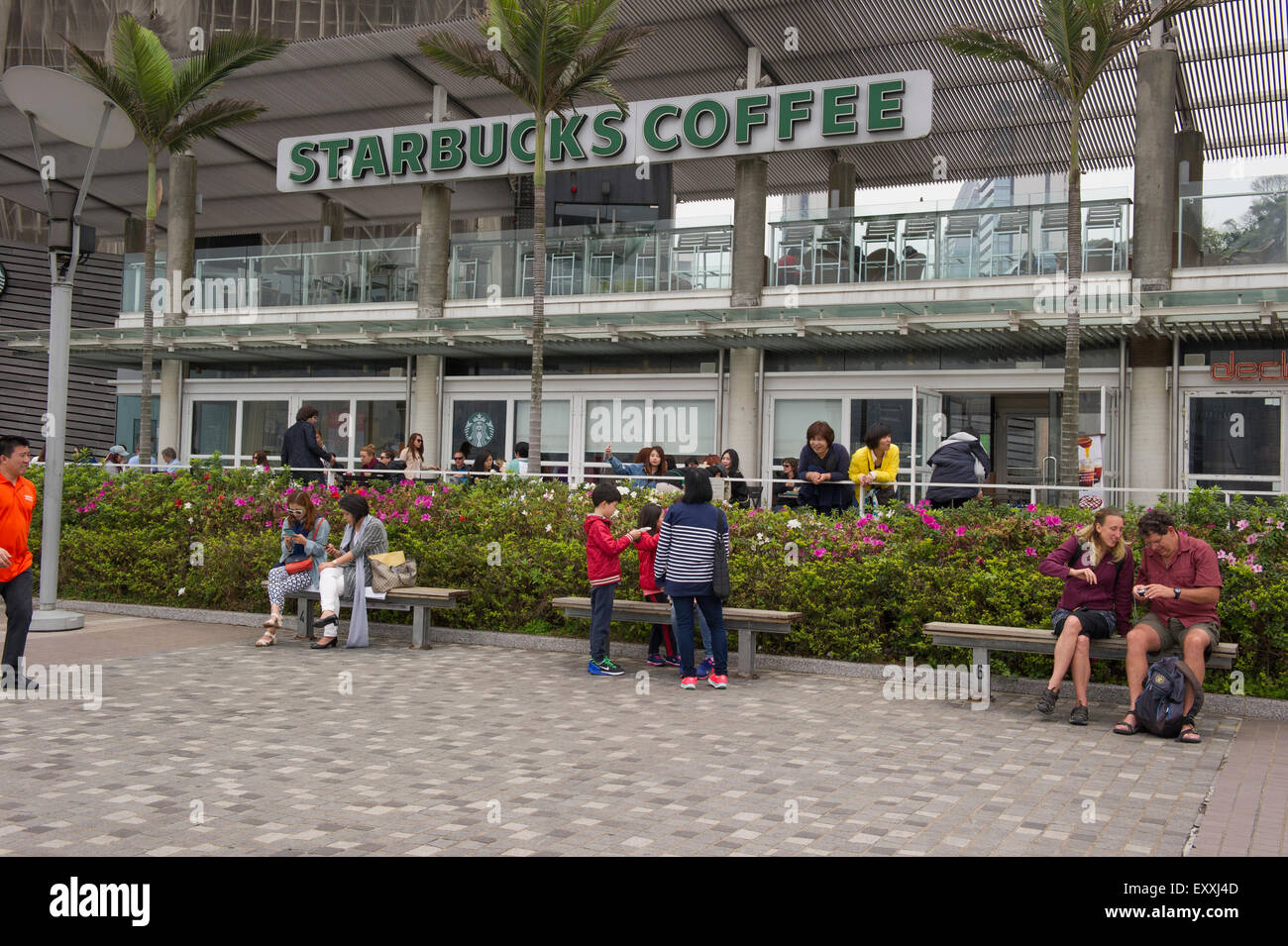Starbucks Coffee shop situato in Tsim Sha Tsui Promenade, Hong Kong, Cina. Foto Stock