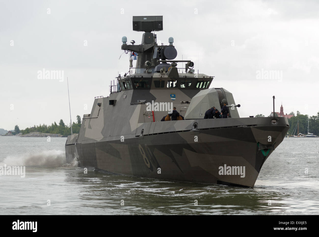 Barca missile FNS Hamina dimostrando le sue azioni il giorno anniversario della Marina finlandese di Helsinki sud Porto 2015. Foto Stock