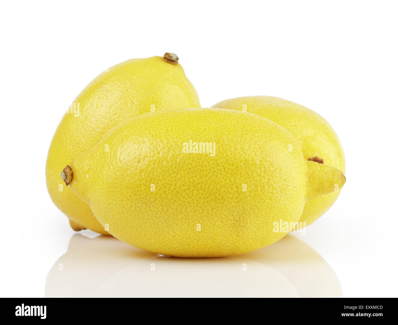 Tre maturi freschi Limoni isolato su bianco Foto Stock