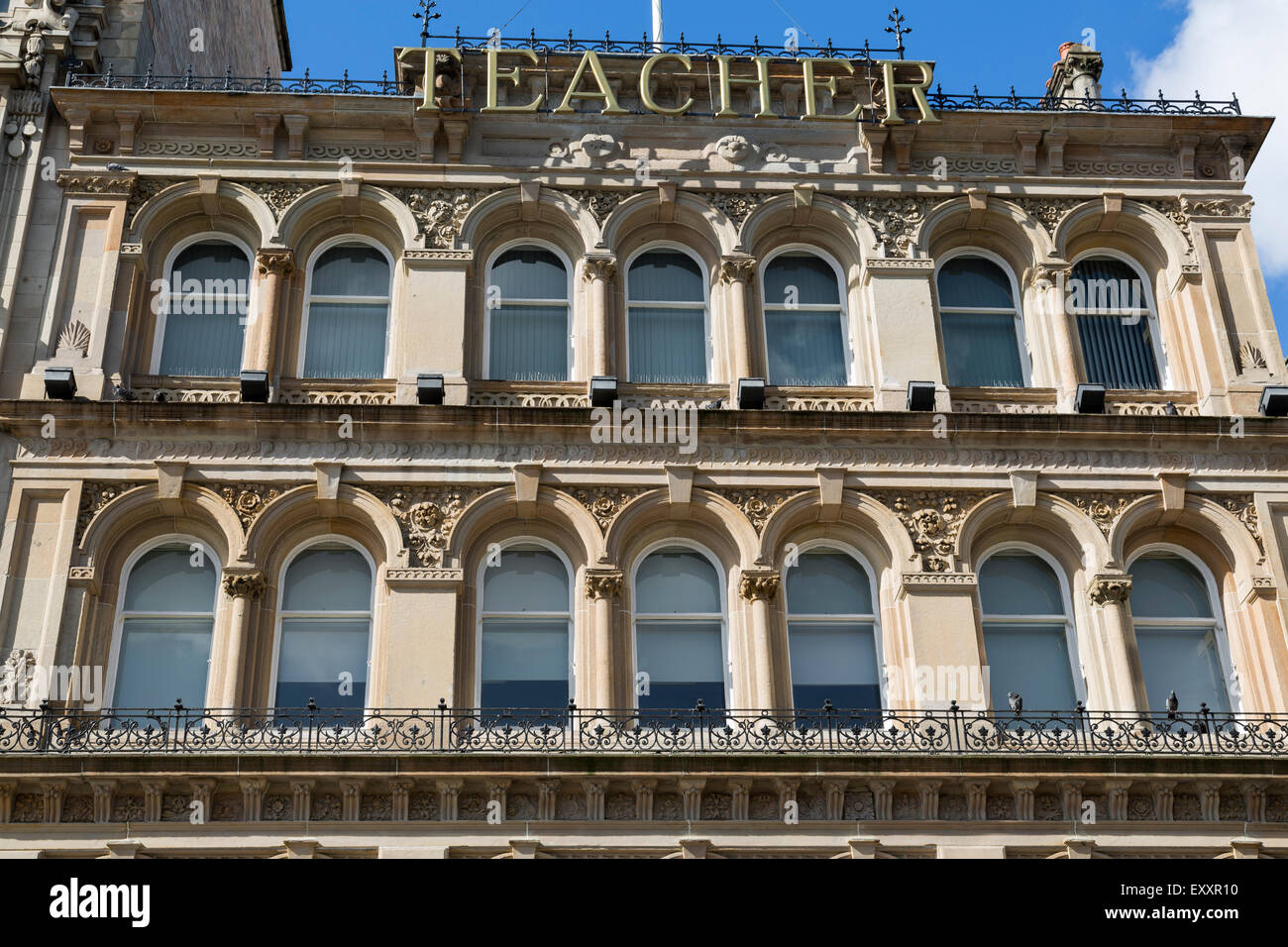 Il William Teacher Whisky Building façade, architettura vittoriana nel centro di Glasgow, St. Enoch Square, Scozia, Regno Unito Foto Stock