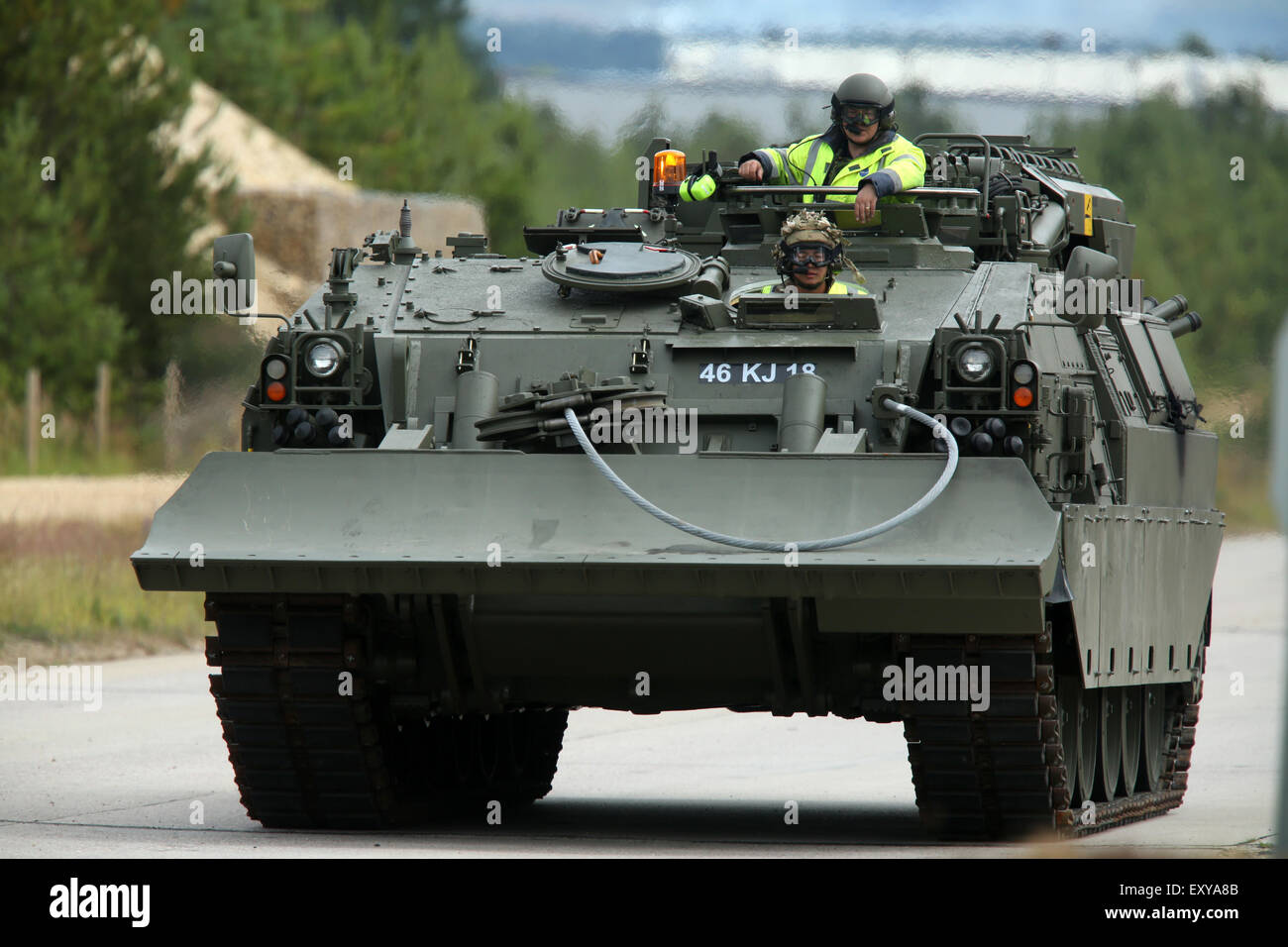 Veicolo blindato per la riparazione e il recupero (CRARRV) Challenger dell'esercito britannico presso il campo di addestramento dei carri armati di Bovingdon Dorset. 16 luglio 2016 Foto Stock