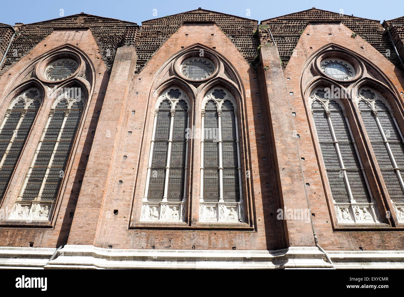 Macchia di finestre di vetro della Basilica di San Petronio a Bologna. Foto Stock