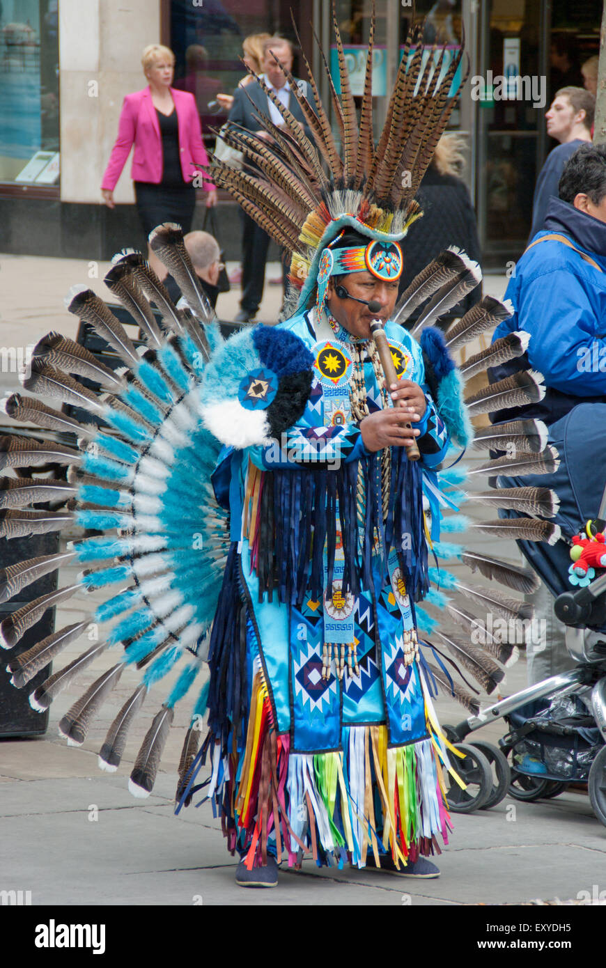 Sud America suonatore ambulante nativo Foto Stock