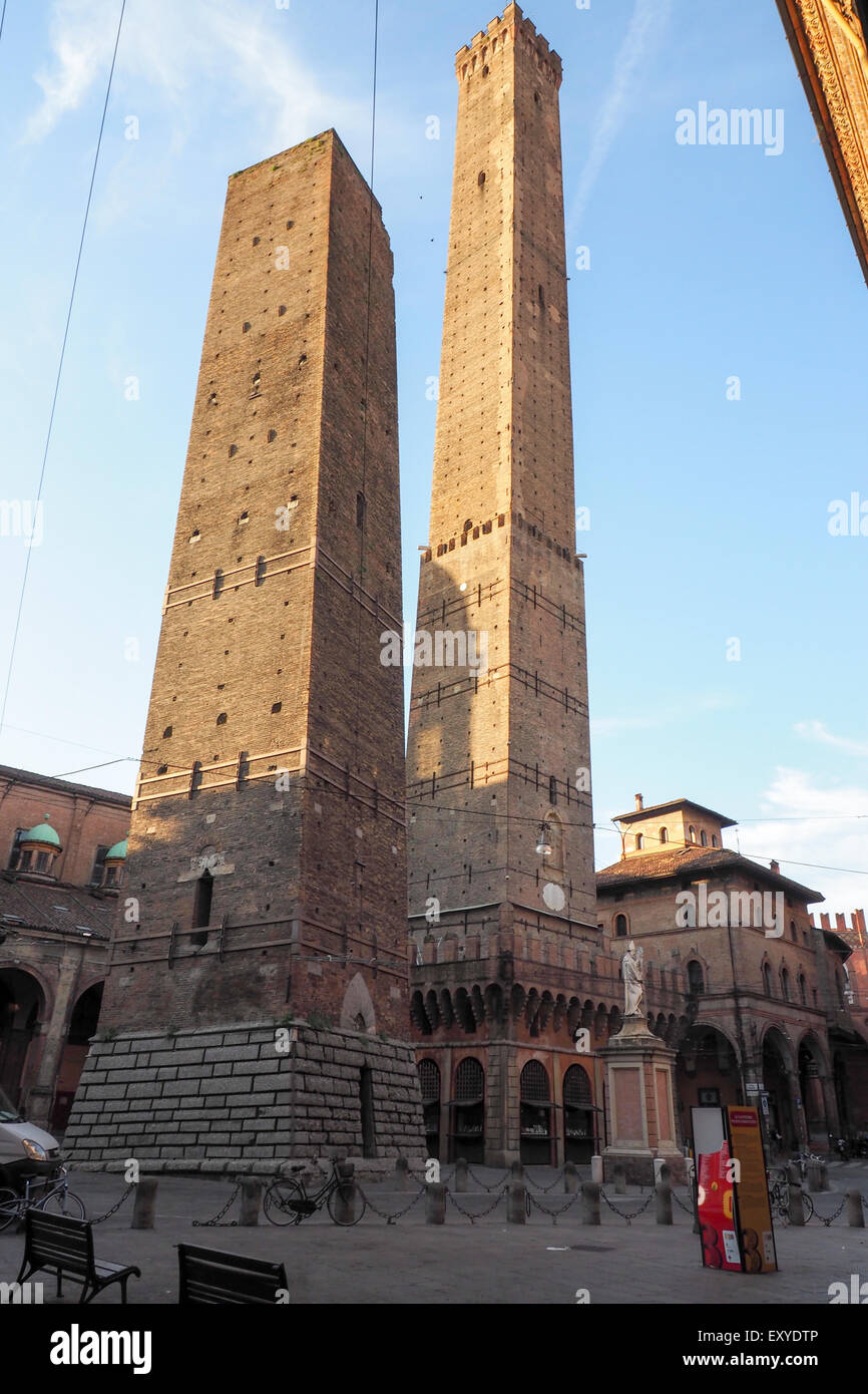 Due torri medievali di Bologna, Due Torri, la Torre degli Asinelli e Torre della Garisenda, Foto Stock
