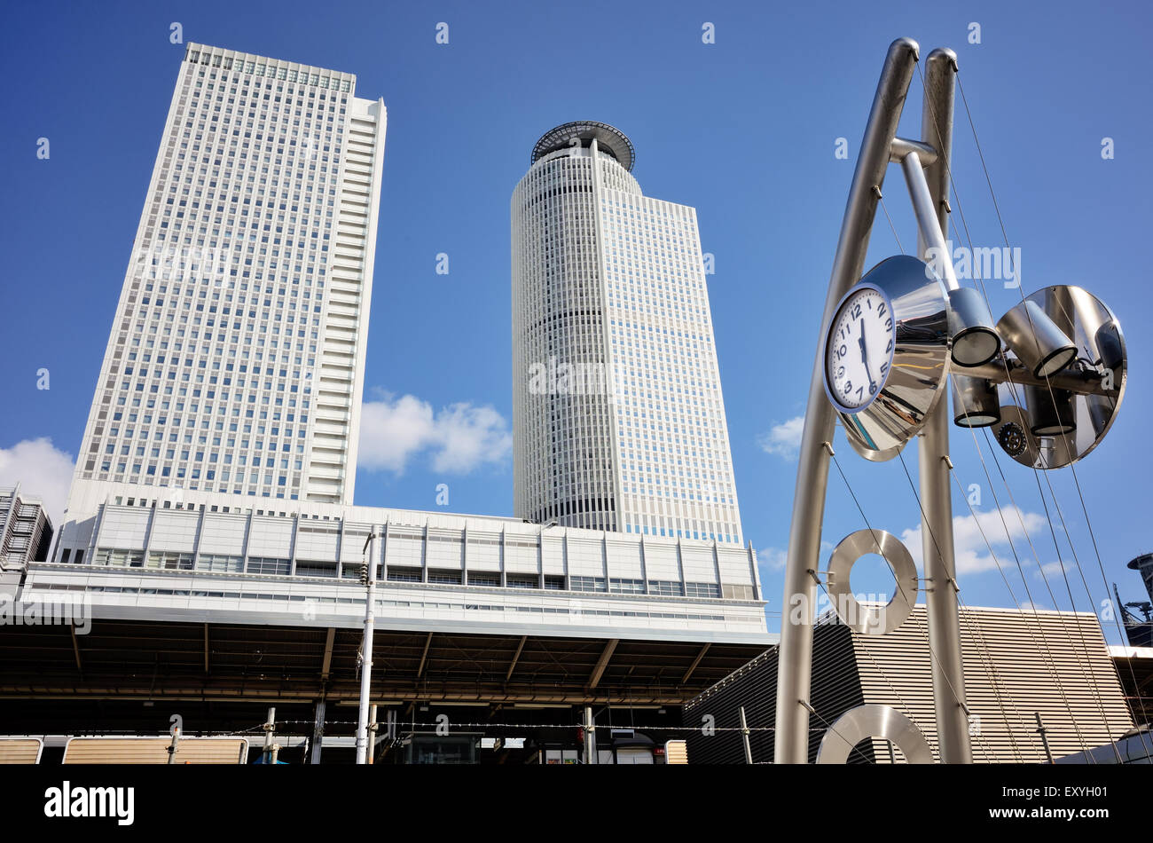 Orologio dietro Nagoya stazione ferroviaria. Foto Stock