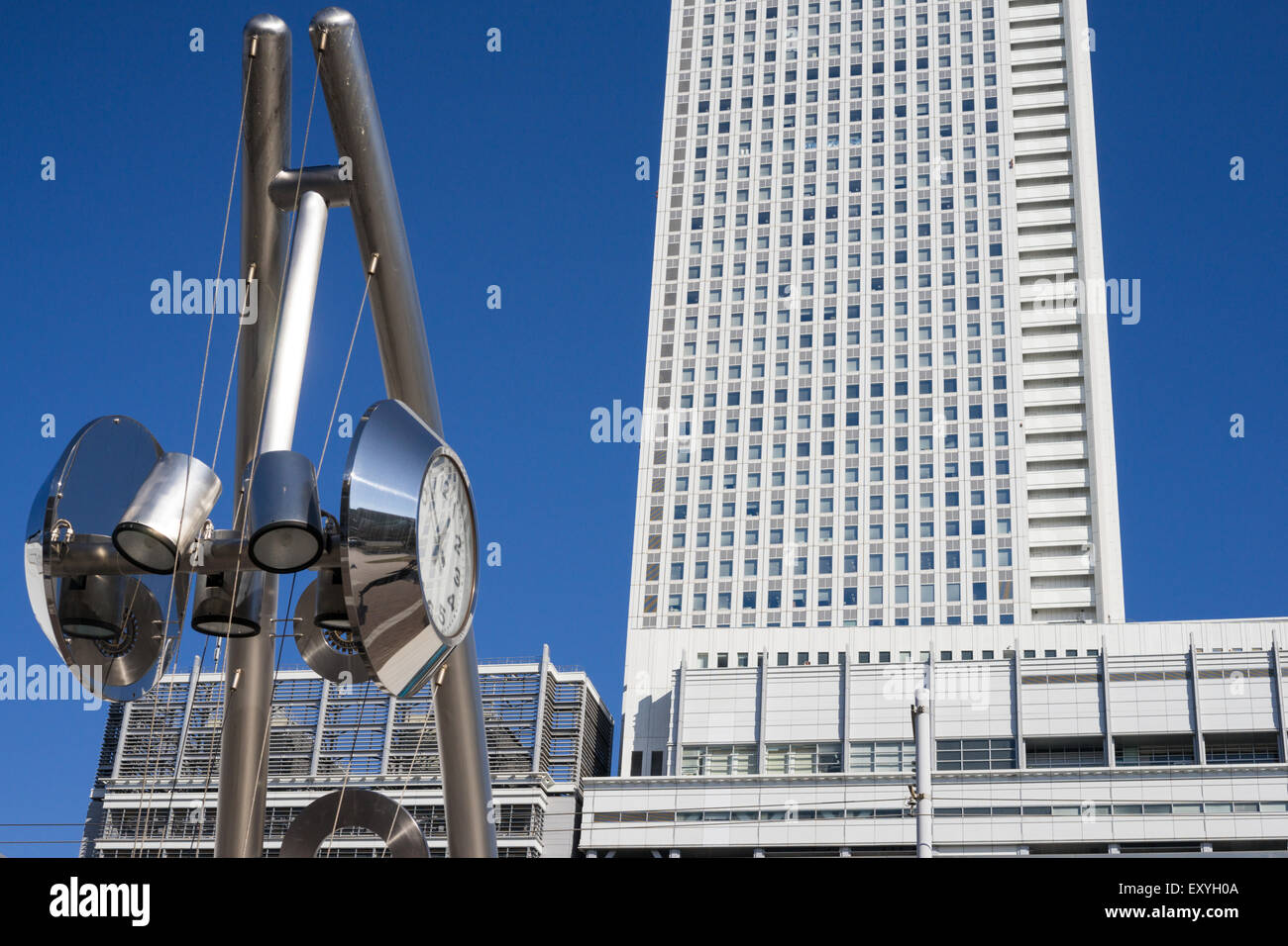 Orologio dietro Nagoya stazione ferroviaria. Foto Stock