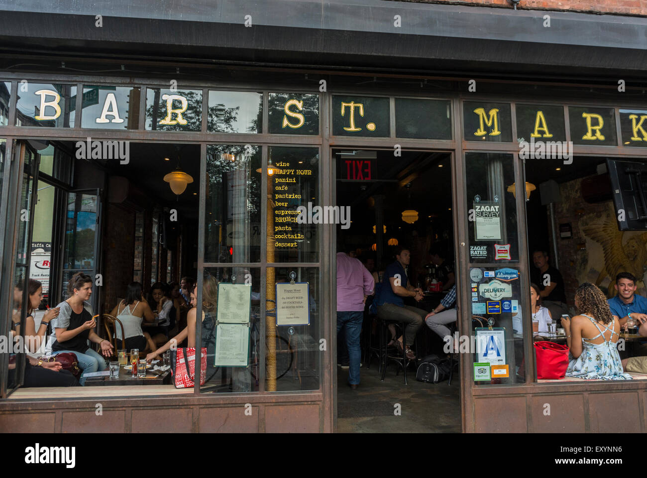 New York City, Ny, Usa, East Village Scenes, Manhattan District, Saint Marks Bar, Front Window, Tavern Scenes Foto Stock