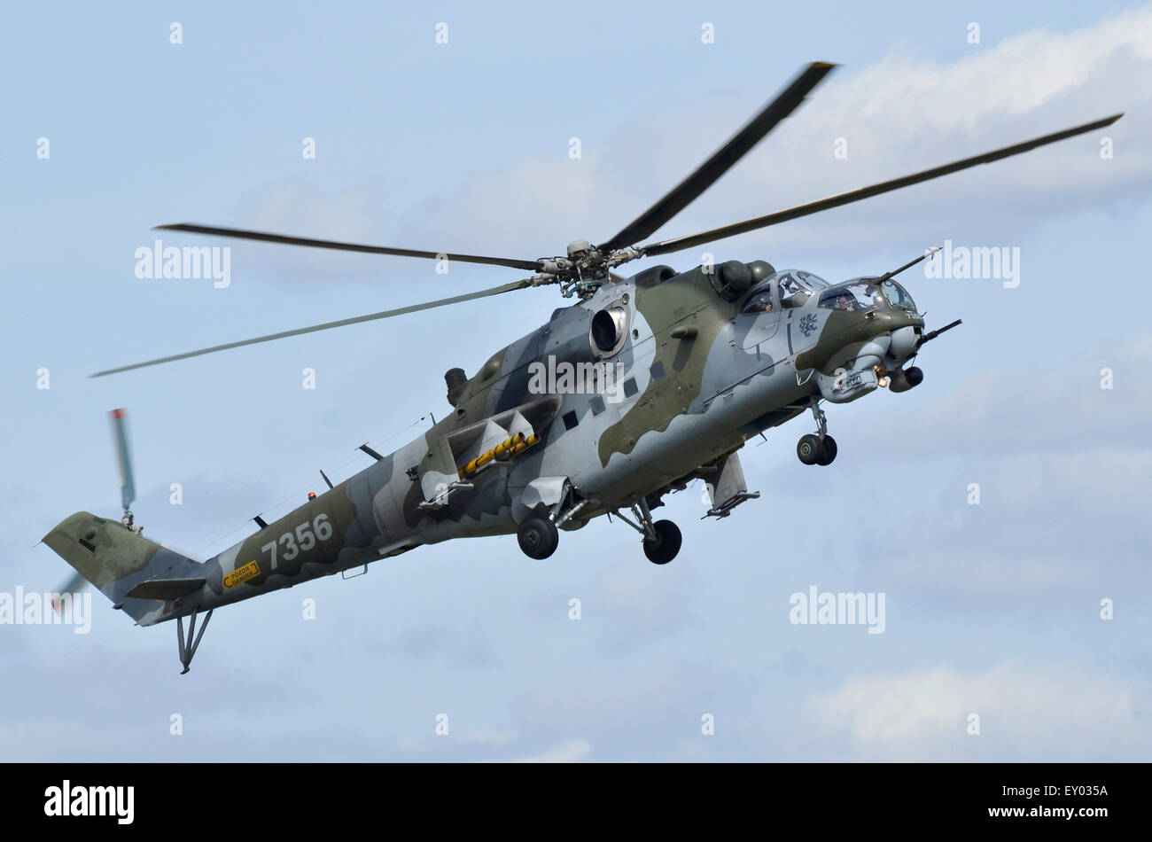 Mil Mi-24V/Mi-35 operati dalla Czech Air Force visualizzazione a RIAT 2015, Fairford, UK. Credito: Antony ortica/Alamy Live News Foto Stock