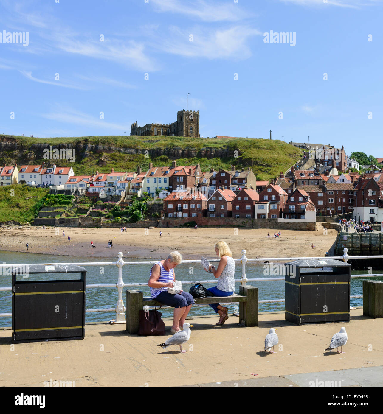 Lungomare di Whitby Foto Stock