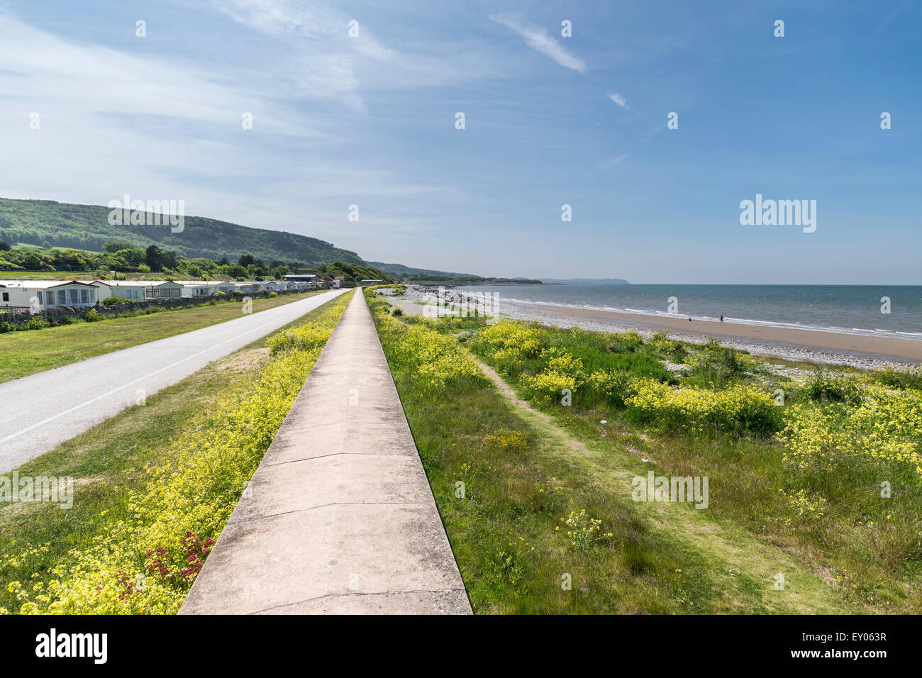 Il Galles del Nord costiere percorso del ciclo e la spiaggia da Pensarn Abergele a Llanddulas Foto Stock