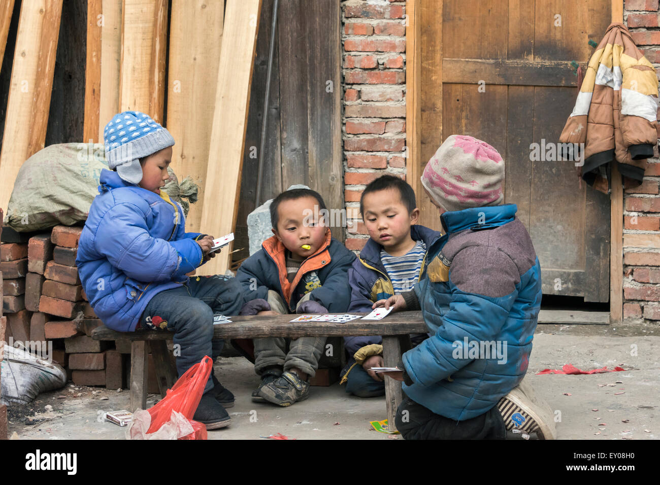 Asso di cuori. Il gioco di carte, Huanggang Dong Village, Guizhou, Cina Foto Stock